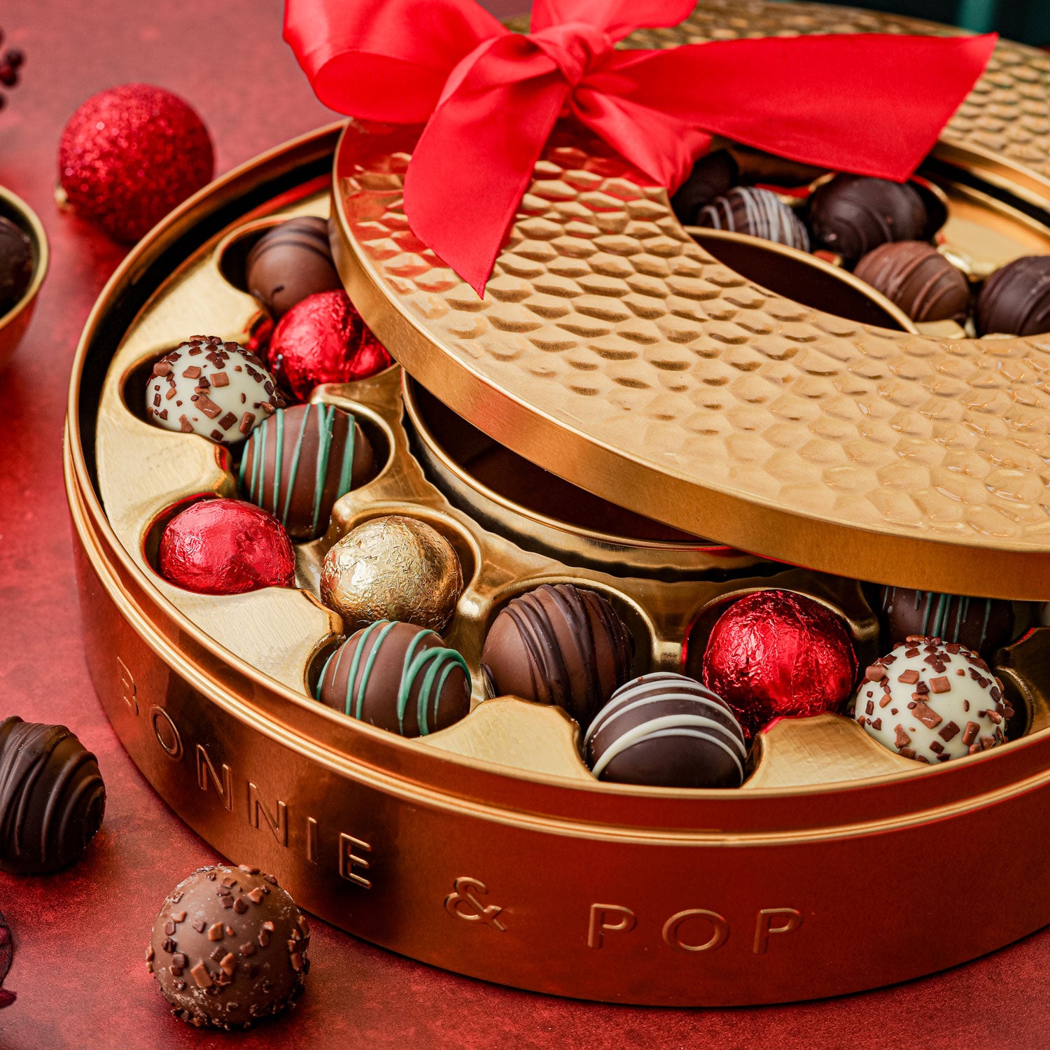 Holiday Gift Basket – Festive Wreath Tin with Assorted Chocolate Truffles