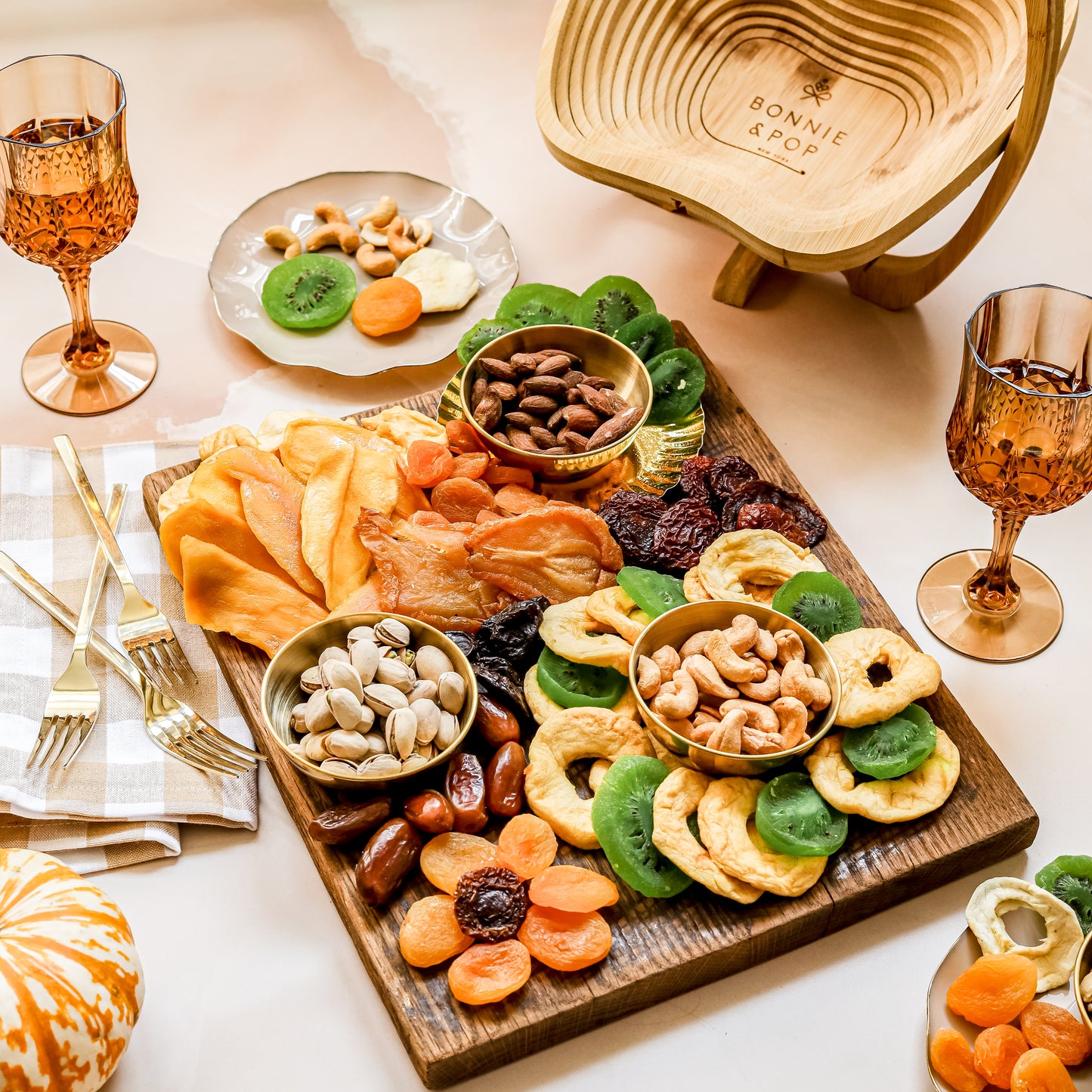 Fruit Gift – Deluxe Dried Fruit & Nut Gift in Reusable Apple-Shaped Tray