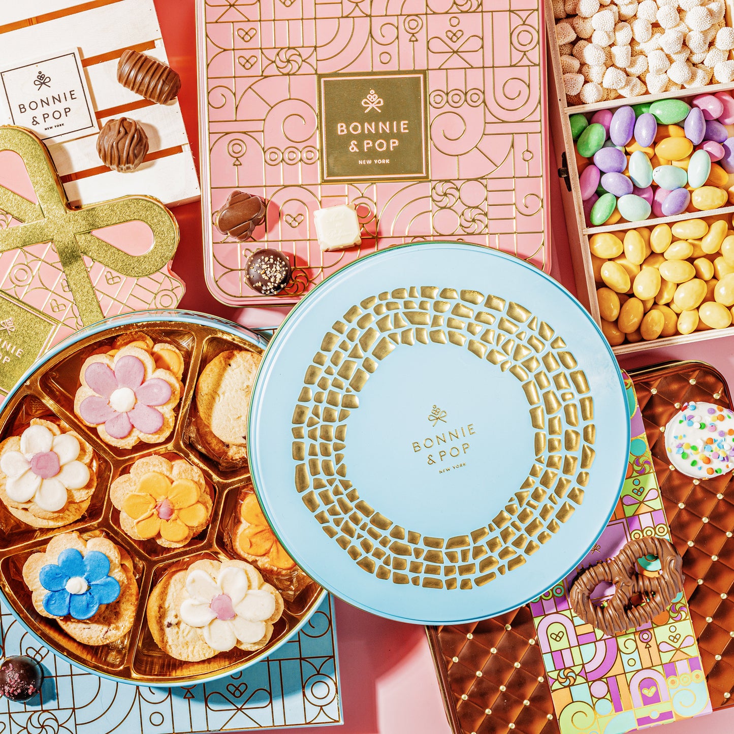 Cookie Gift – Flower-Shaped Shortbread Cookies in Blue Tin