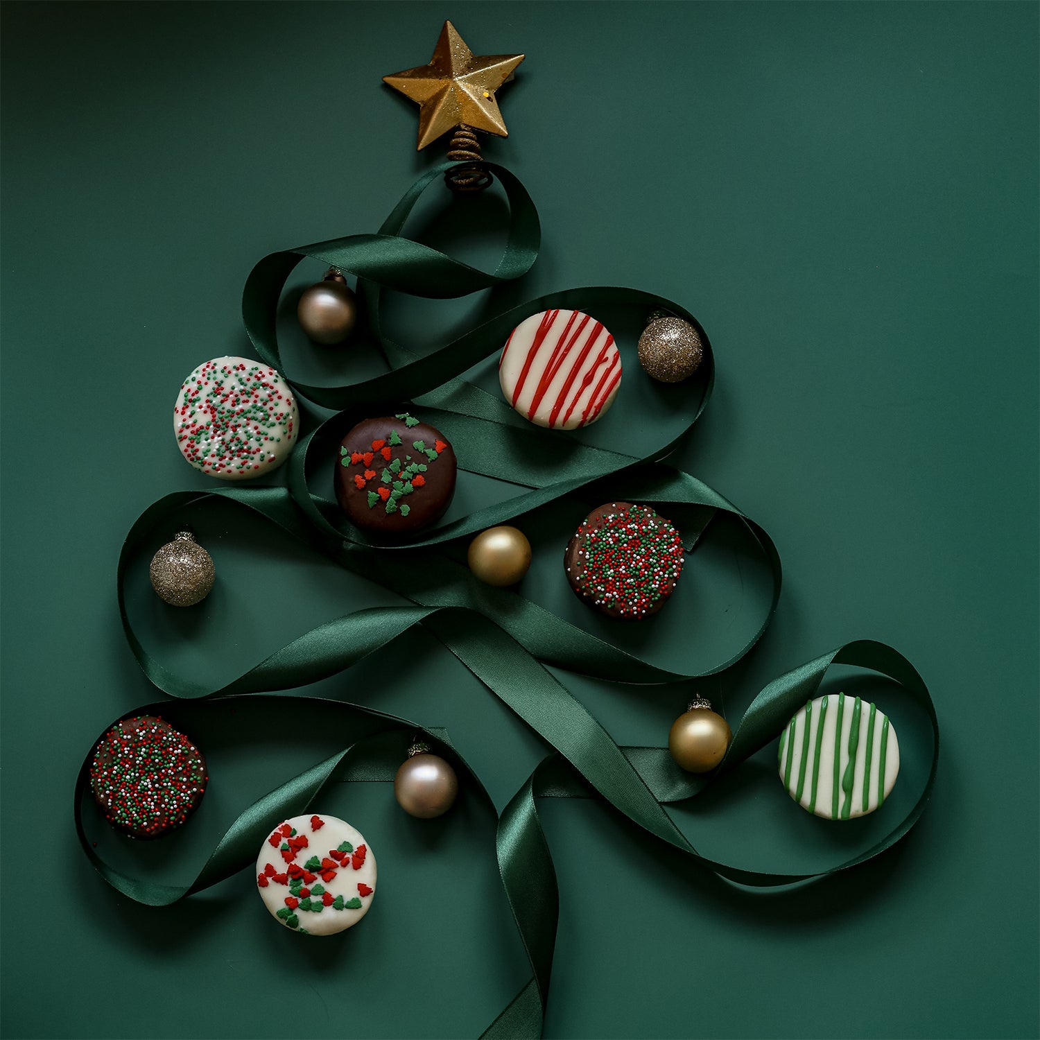 Christmas Gift Basket – Musical Cookie Tin Filled with Chocolate-Covered Oreos